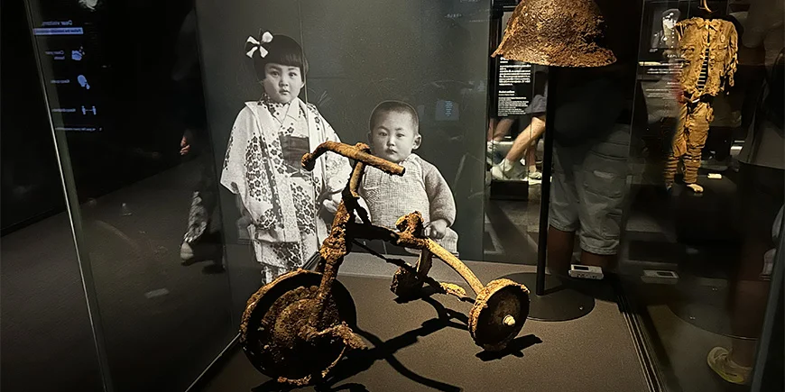 Forbrændt trehjulet cykel fra Hiroshima