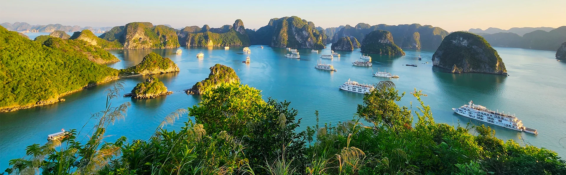 Ha Long-bugtens øer i det nordlige Vietnam
