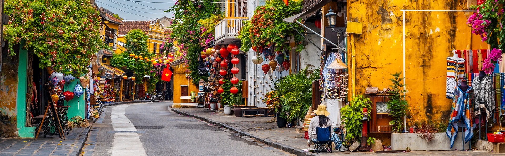 Gamle gule huse og bygninger i Hoi Ans gamle bydel i Vietnam